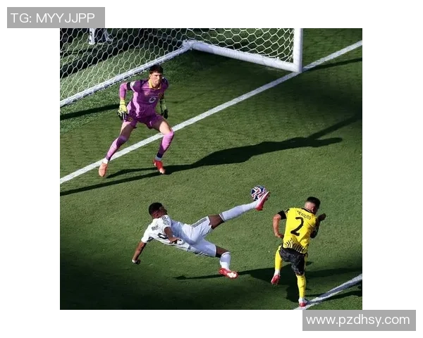 足球传奇瞬间 倒挂金钩成就经典时刻 见证球星惊世之技